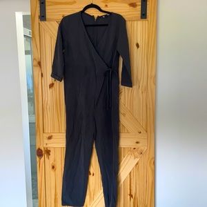 Hatch wrap around maternity dark gray jumpsuit - size 0.
